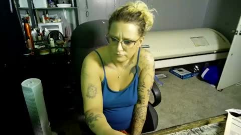 Snapshot of tattooeddirtyteacher chatting on 02-18-25, 01:54 Lisa Lovely online show from 02-18-25, 01:54