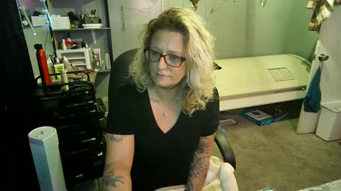 Snapshot of tattooeddirtyteacher chatting on 02-25-25, 12:13 Lisa Lovely online show from 02-25-25, 12:13