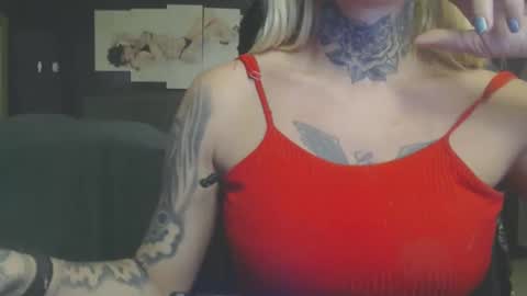 Snapshot of tatuada_safada chatting on 06-08-26, 08:42 tatuada_safada online show from 06-08-26, 08:42