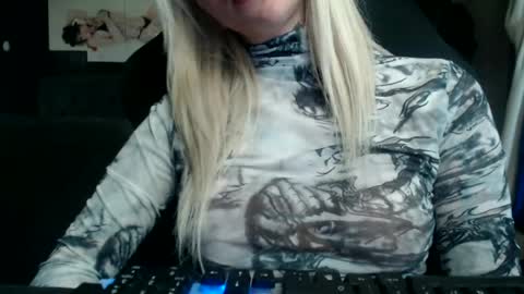 Snapshot of tatuada_safada chatting on 06-11-26, 07:23 tatuada_safada online show from 06-11-26, 07:23