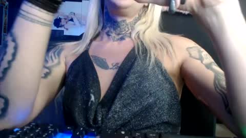 Snapshot of tatuada_safada chatting on 07-12-26, 11:51 tatuada_safada online show from 07-12-26, 11:51