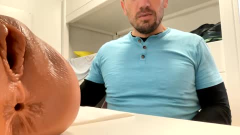 Snapshot of tatuador40 chatting on 12-14-24, 02:31 Tatuador40 online show from 12-14-24, 02:31
