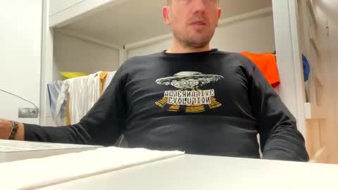 Snapshot of tatuador40 chatting on 01-04-25, 12:37 Tatuador40 online show from 01-04-25, 12:37