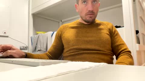 Snapshot of tatuador40 chatting on 01-19-25, 11:32 Tatuador40 online show from 01-19-25, 11:32