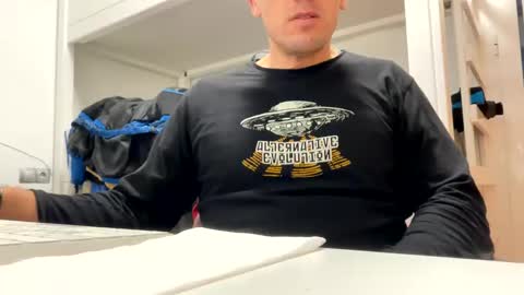 Snapshot of tatuador40 chatting on 01-24-25, 11:56 Tatuador40 online show from 01-24-25, 11:56