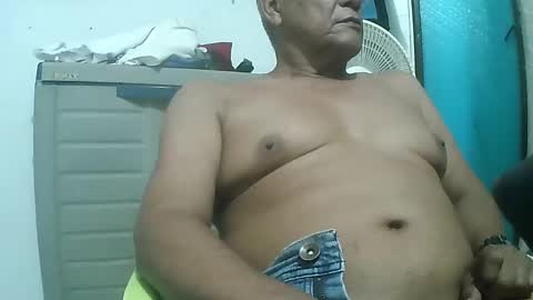 Snapshot of tavo58 chatting on 01-16-25, 11:27 alvarito online show from 01-16-25, 11:27