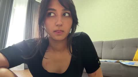 Snapshot of tawnyamartinek chatting on 06-27-26, 12:22 Riza online show from 06-27-26, 12:22