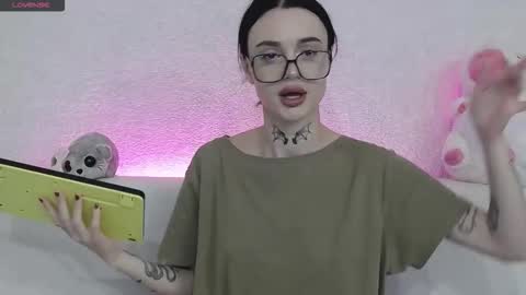 Taya online show from 11-17-25, 05:08