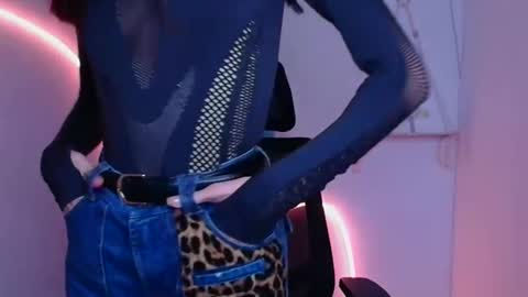 Taya online show from 12-18-25, 06:41