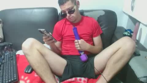 Snapshot of tayler_and_alina chatting on 01-14-25, 08:37 MARCELO MILK online show from 01-14-25, 08:37