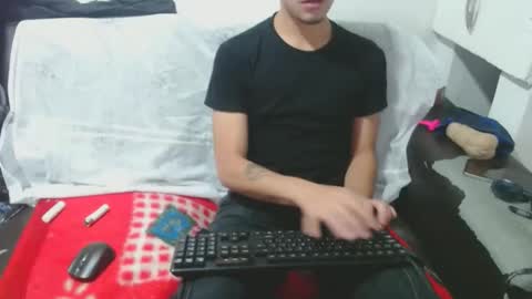Snapshot of tayler_and_alina chatting on 01-15-25, 01:20 MARCELO MILK online show from 01-15-25, 01:20