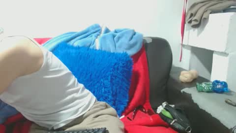 Snapshot of tayler_and_alina chatting on 01-27-25, 04:33 MARCELO MILK online show from 01-27-25, 04:33