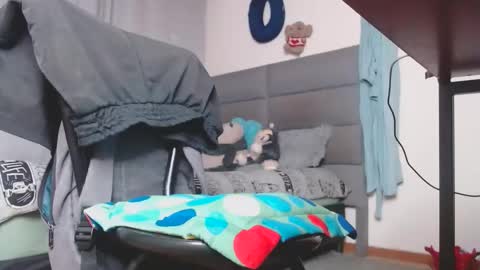 Snapshot of tayler_and_alina chatting on 02-23-25, 03:24 MARCELO MILK online show from 02-23-25, 03:24