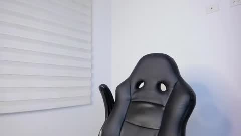 Snapshot of tayler_waka chatting on 12-14-24, 01:50 Tyler online show from 12-14-24, 01:50