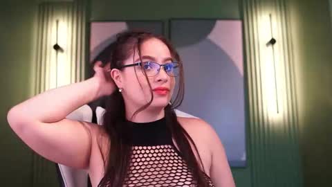 Snapshot of taylerkim chatting on 10-09-25, 06:50 Teylor Kim online show from 10-09-25, 06:50