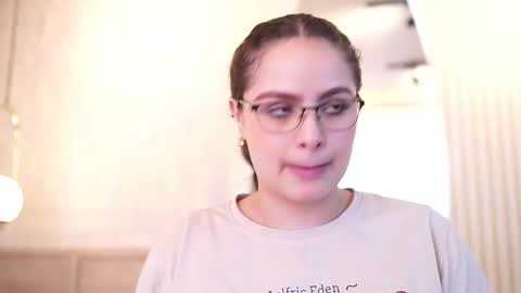 Snapshot of taylerkim chatting on 11-01-25, 08:55 Teylor Kim online show from 11-01-25, 08:55