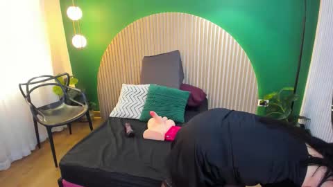 Taylor Bennet online show from 10-07-25, 05:15