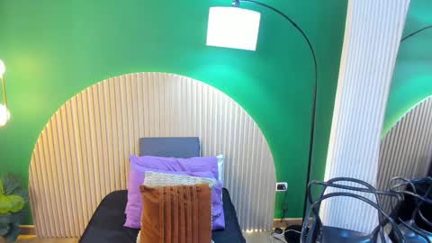 Taylor Bennet online show from 11-24-25, 11:21