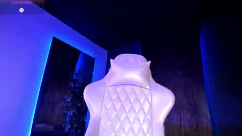 Taylor  Help me to get 100 thumbs up online show from 10-04-25, 04:38