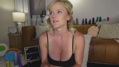 Taylor --  online show from 09-17-25, 10:06