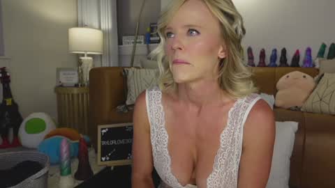 Taylor --  online show from 09-23-25, 10:18