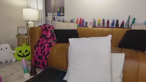 Taylor --  online show from 10-05-25, 10:13