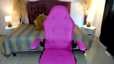 Snapshot of taylor_ross_ chatting on 05-19-26, 03:18 Tay online show from 05-19-26, 03:18