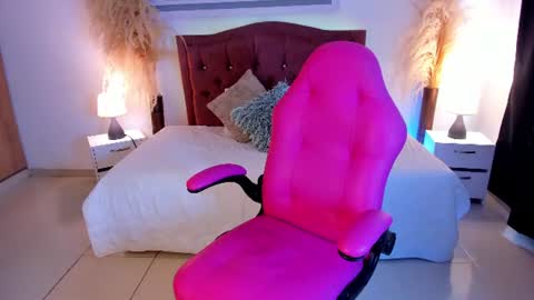 Snapshot of taylor_ross_ chatting on 07-21-26, 01:57 Tay online show from 07-21-26, 01:57