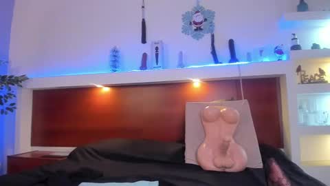 Taylor online show from 12-23-24, 03:01