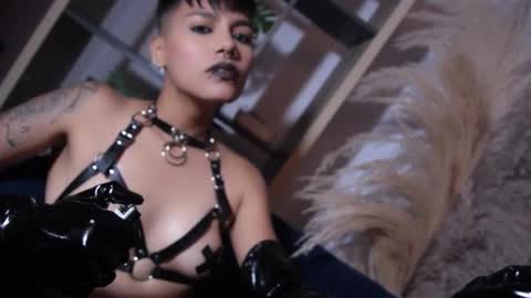 Taylor online show from 11-28-25, 10:40