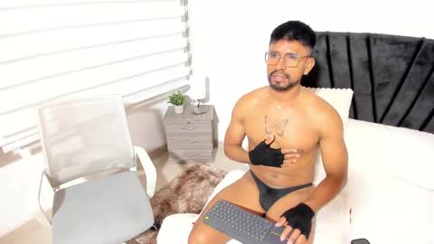 Snapshot of taylormaccurdy_ chatting on 10-07-25, 05:43 taylormaccurdy_ online show from 10-07-25, 05:43