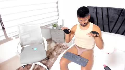 Snapshot of taylormaccurdy_ chatting on 10-08-25, 03:31 taylormaccurdy_ online show from 10-08-25, 03:31