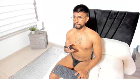 Snapshot of taylormaccurdy_ chatting on 10-21-25, 03:02 taylormaccurdy_ online show from 10-21-25, 03:02