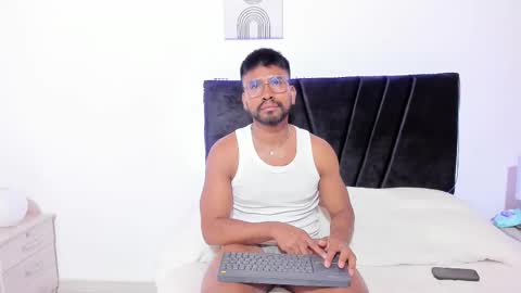 Snapshot of taylormaccurdy_ chatting on 11-04-25, 03:44 taylormaccurdy_ online show from 11-04-25, 03:44