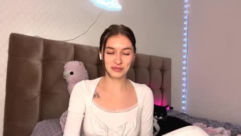 Snapshot of taynabourgois chatting on 10-02-25, 02:13 Bella online show from 10-02-25, 02:13