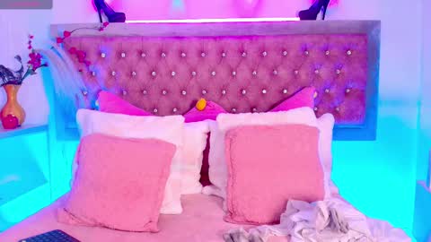 Sofia online show from 11-07-25, 01:33