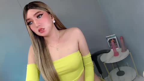 ellaine online show from 03-10-25, 03:45