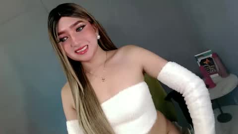 ellaine online show from 03-10-25, 09:51