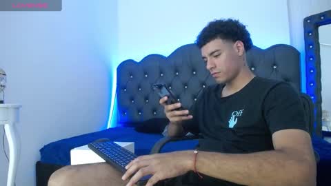 Snapshot of teamporn_18 chatting on 12-12-24, 08:43 Danger online show from 12-12-24, 08:43