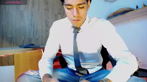 Snapshot of teamporn_18 chatting on 01-14-25, 04:29 Danger online show from 01-14-25, 04:29