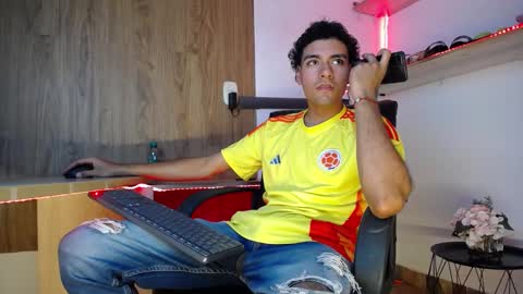 Snapshot of teamporn_18 chatting on 01-21-25, 07:06 Danger online show from 01-21-25, 07:06