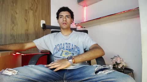 Snapshot of teamporn_18 chatting on 01-23-25, 07:51 Danger online show from 01-23-25, 07:51