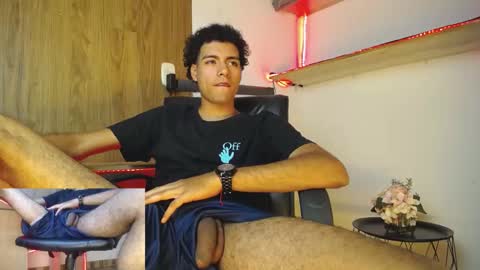 Snapshot of teamporn_18 chatting on 01-24-25, 08:11 Danger online show from 01-24-25, 08:11