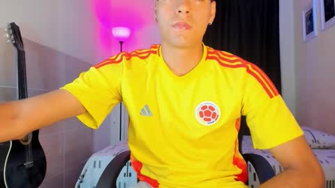 Snapshot of teamporn_18 chatting on 10-25-25, 03:58 Danger online show from 10-25-25, 03:58