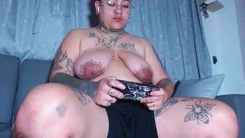 Charlee He online show from 12-15-25, 11:36