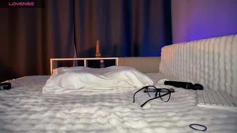 Mary     X TechnoElfff  INST    fansly kissmary online show from 03-03-25, 06:01