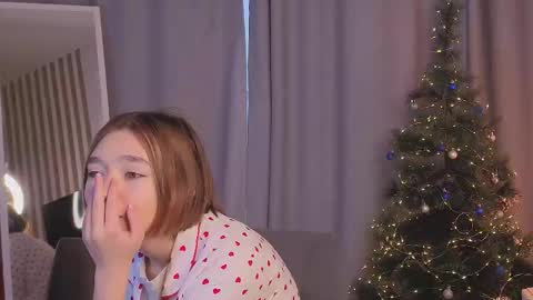 all me precious   online show from 12-17-25, 05:35