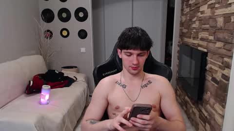 Snapshot of teddy_mode chatting on 03-09-26, 01:04 Teddy online show from 03-09-26, 01:04