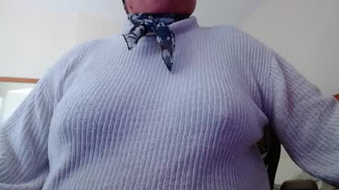 Snapshot of tedlassie chatting on 03-09-25, 09:36 TedLassie....call me Teddie online show from 03-09-25, 09:36