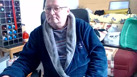 Snapshot of tedy6374 chatting on 05-01-26, 10:31 tedy6374 online show from 05-01-26, 10:31